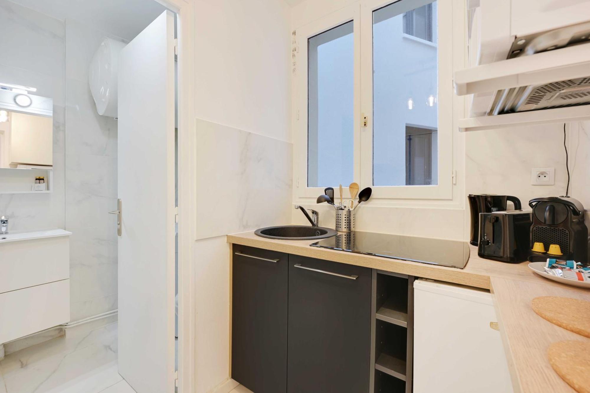 Apartment Cocooning Chic In