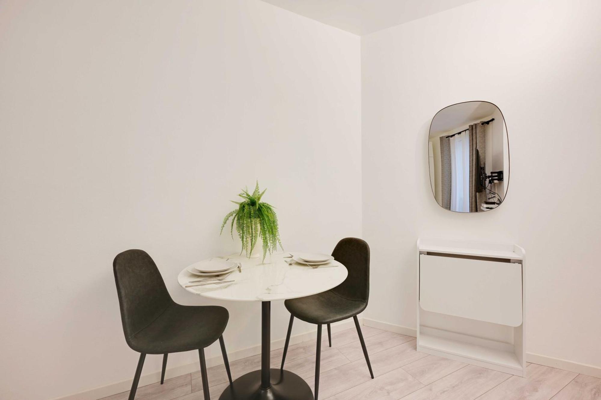 Cocooning Chic In Apartment *